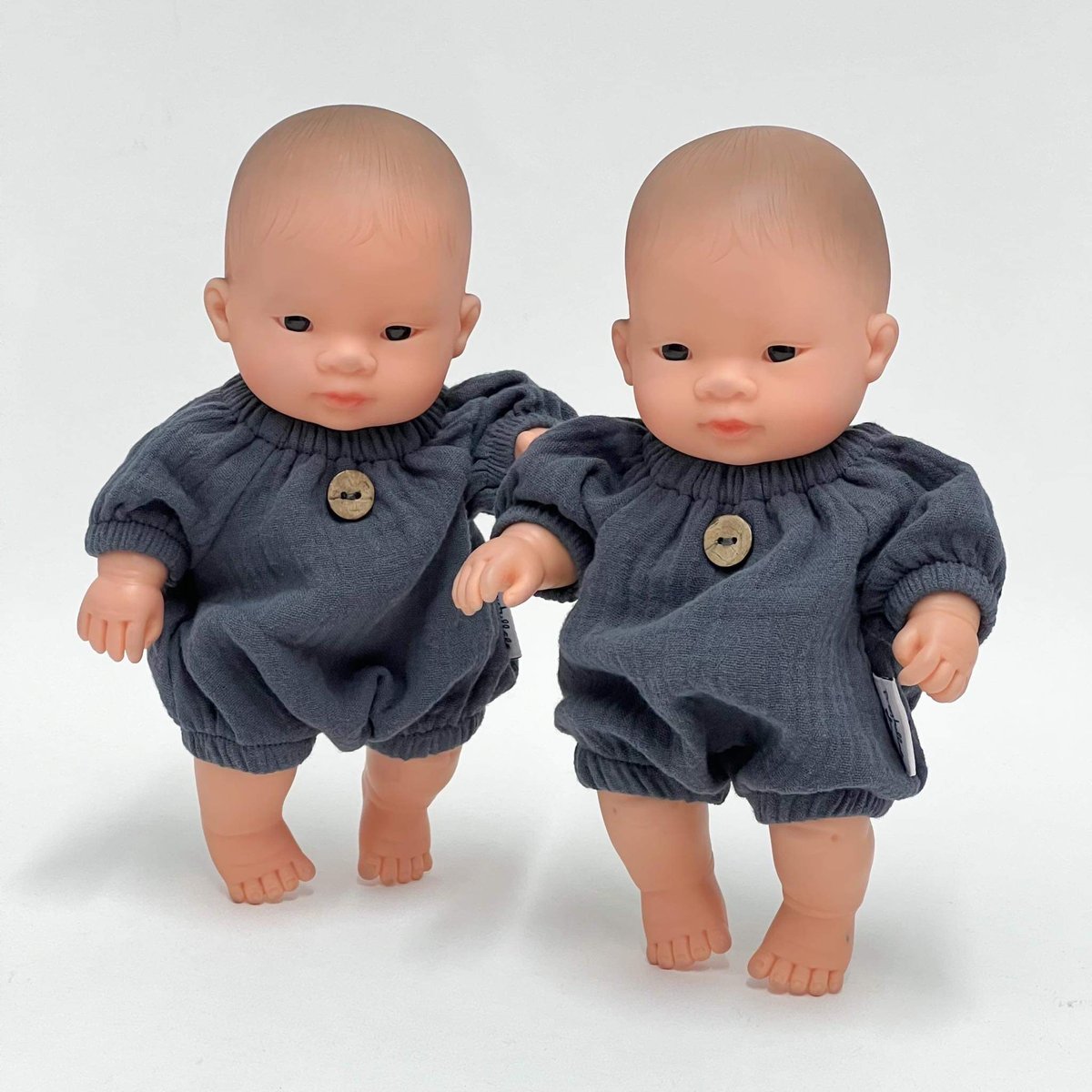 Kombinezon z muślinu dla lalki Miniland 21cm, granatowy