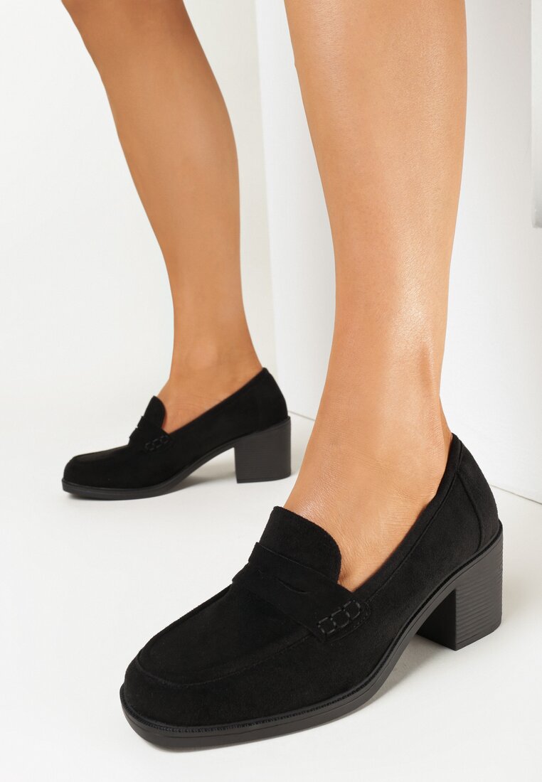 Czarne Mokasyny na Słupku Shisre