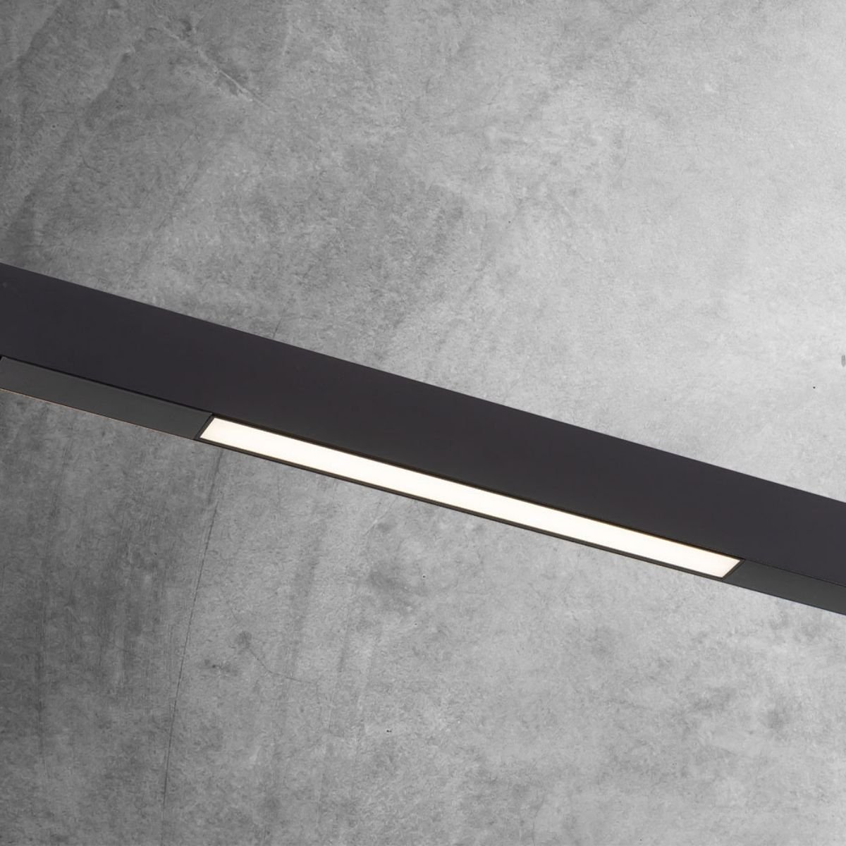 Lampa do szynoprzewodu magnetycznego Komatsu 6542 Shilo LED 12W 4000K czarna