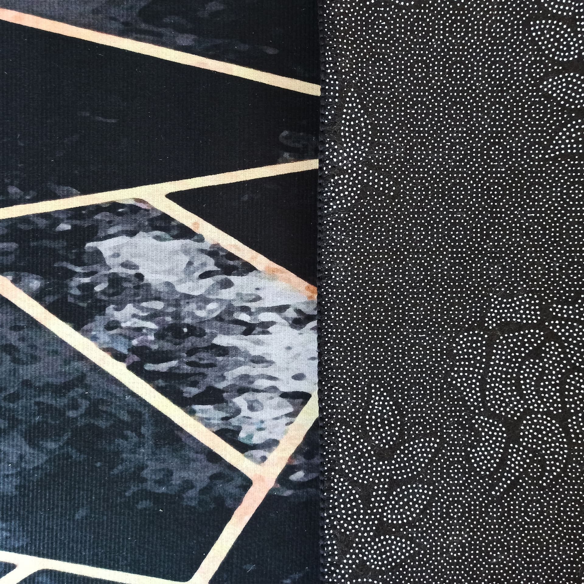 Dywan BLACK and GOLD N 16 czarny 60 x 100 cm