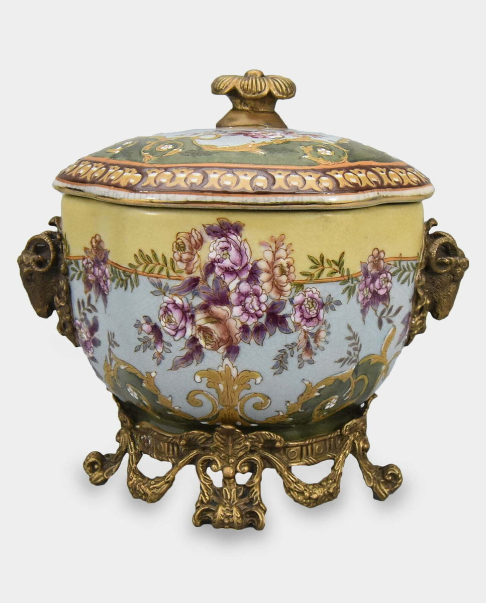 Porcelanowa Szkatułka Okuta Brązem z Muflonami i Kwiatami