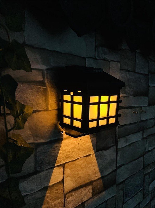 Lampka ozdobna kinkiet solarny z efektem płomienia ogrodowa zewnętrzna