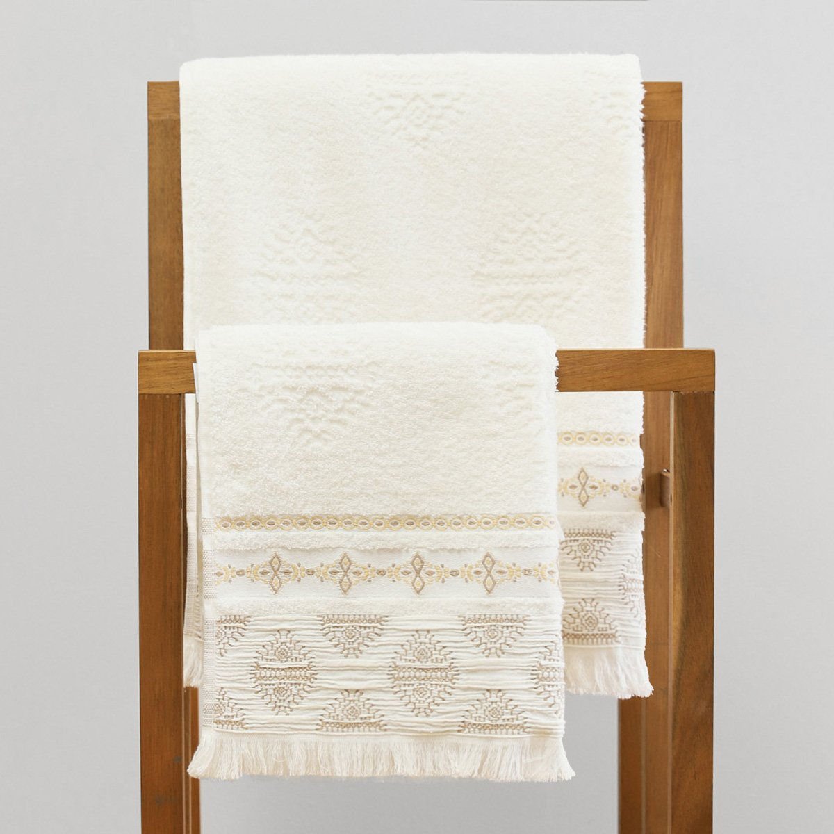 Ręcznik SOLTA z frędzlami 70x130 cm