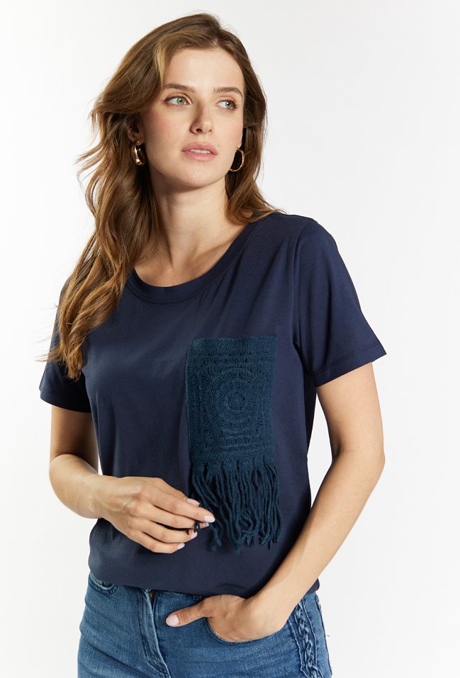T-shirt z haftowaną kieszonką - Monnari