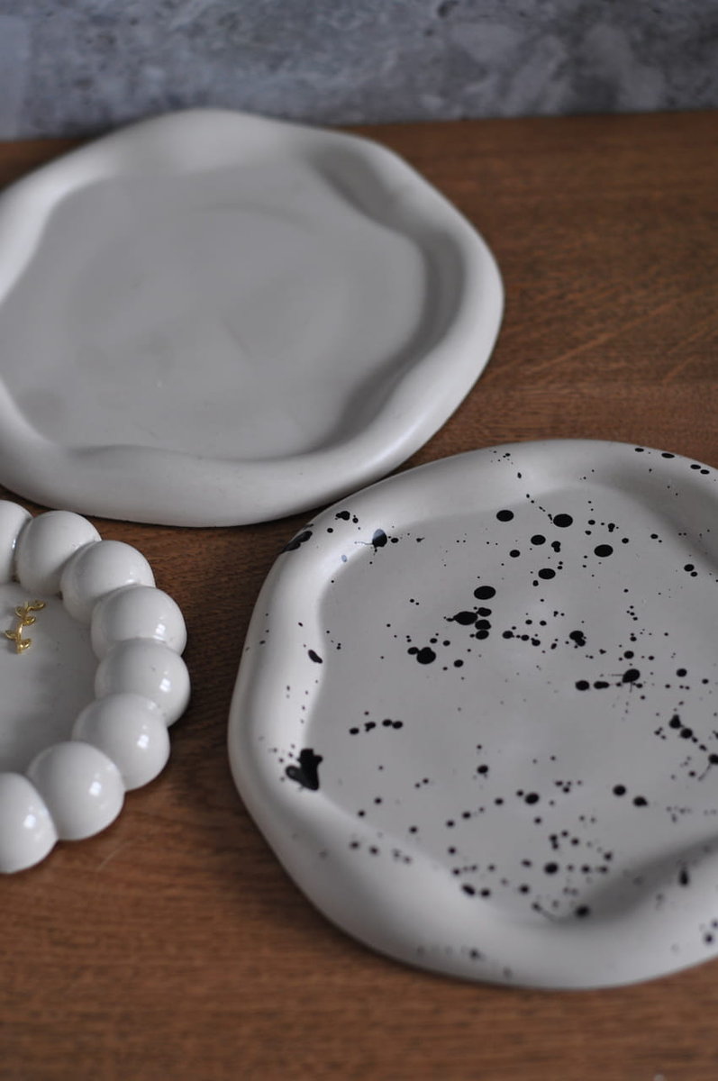 TACKA NA BIŻUTERIĘ I ŚWIECE LAK (w kropki matowa)