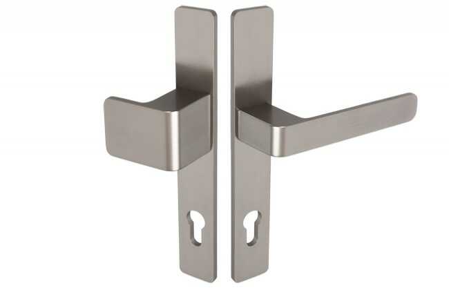 Gałko-klamka drzwiowa Wala na długim szyldzie L-92 H6S26P/G5S50/S5S34G6 (rękojeść 26 mm, szyld 34 mm), powłoka inox, prawa