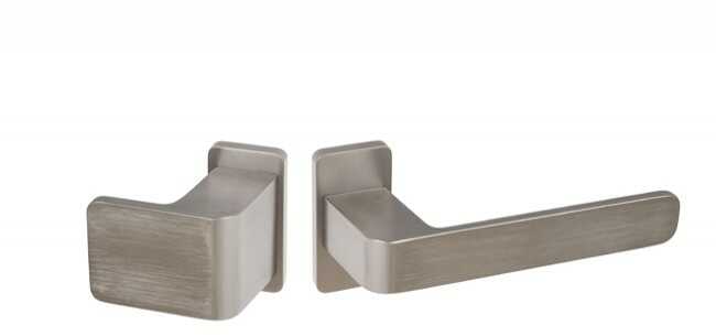 Gałko-klamka Wala na krótkim szyldzie H6S26L/G5S50/SK3S34G6 (rękojeść 26 mm, szyld 34 mm) powłoka inox, prawa
