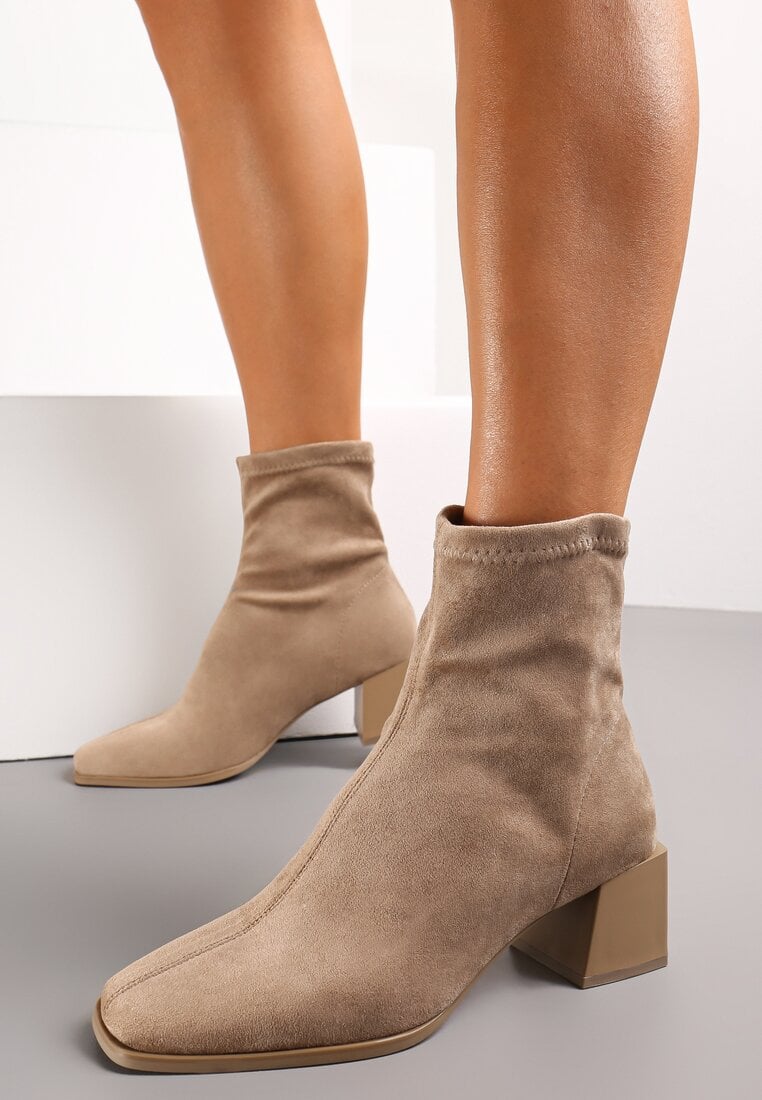 Ciemnobeżowe Botki na Słupku z Kwadratowym Noskiem Jozelinetta