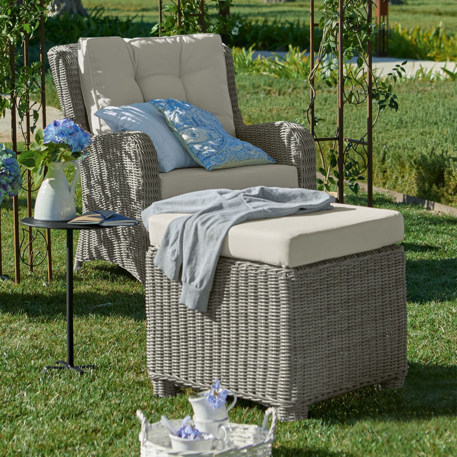 Fotel z podnóżkiem Wilbraham