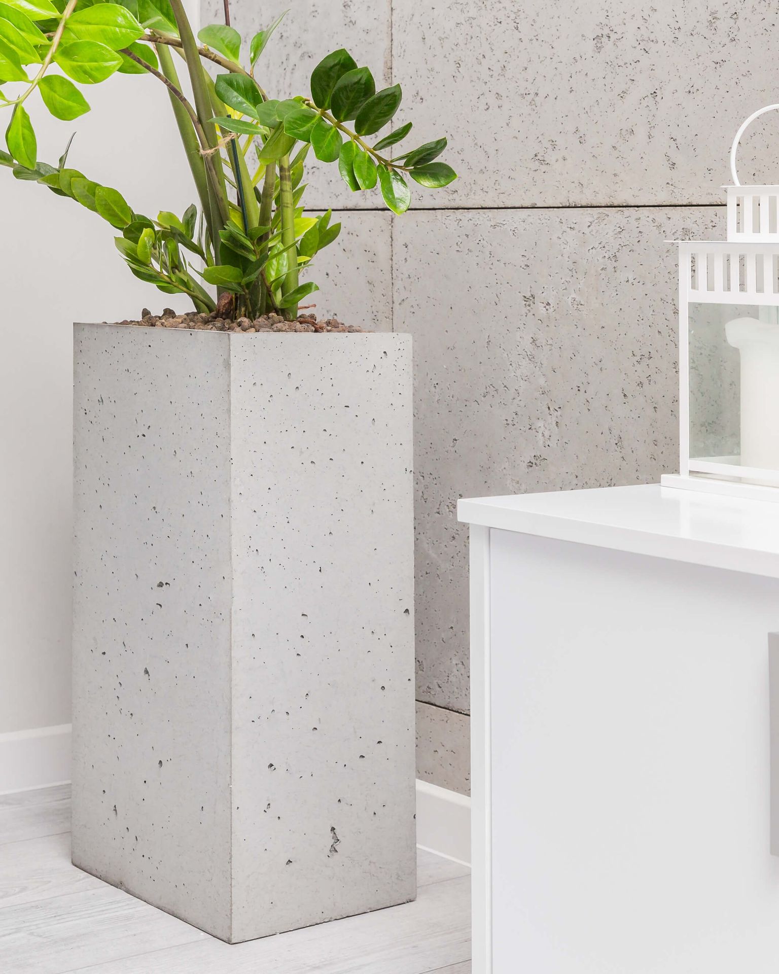 31x25x63 cm CT - Donica betonowa (biała)