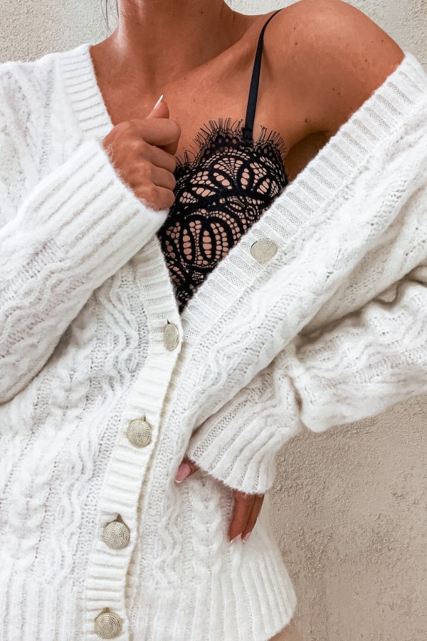 Sweter na guziki Chiara śmietankowa biel - SHOPAHOLIC`S DREAM