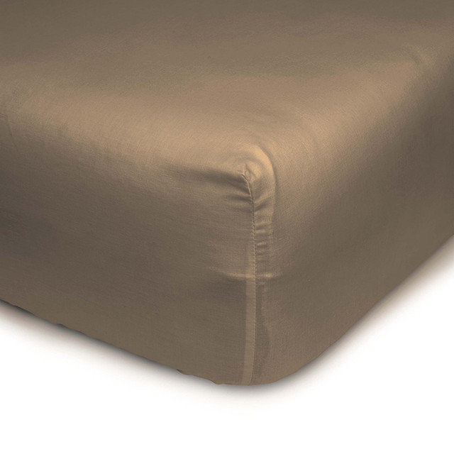 Regulowany dolny arkusz z 50% poliestru - 50% bawełny. W jednolitych kolorach. 105x200cm Czekolada