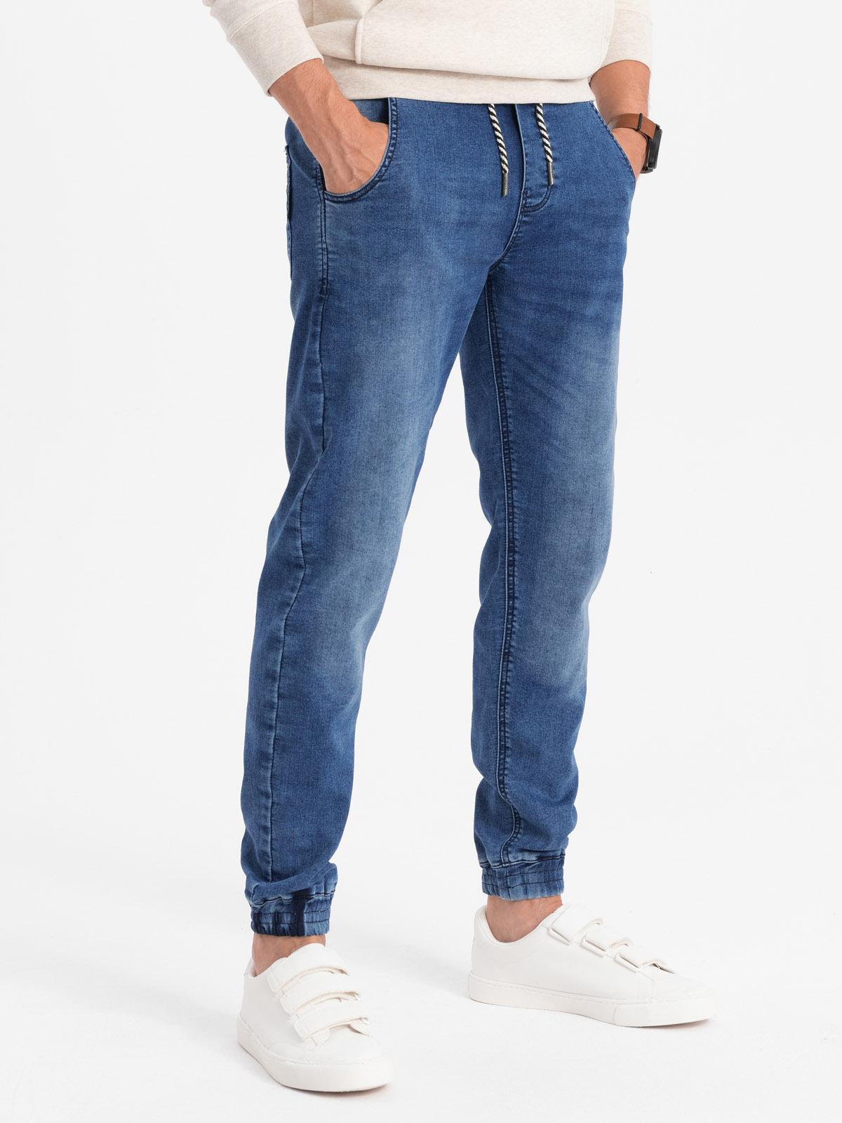 Spodnie męskie jeansowe joggery - jasnoniebieskie OM-PADJ-0106
