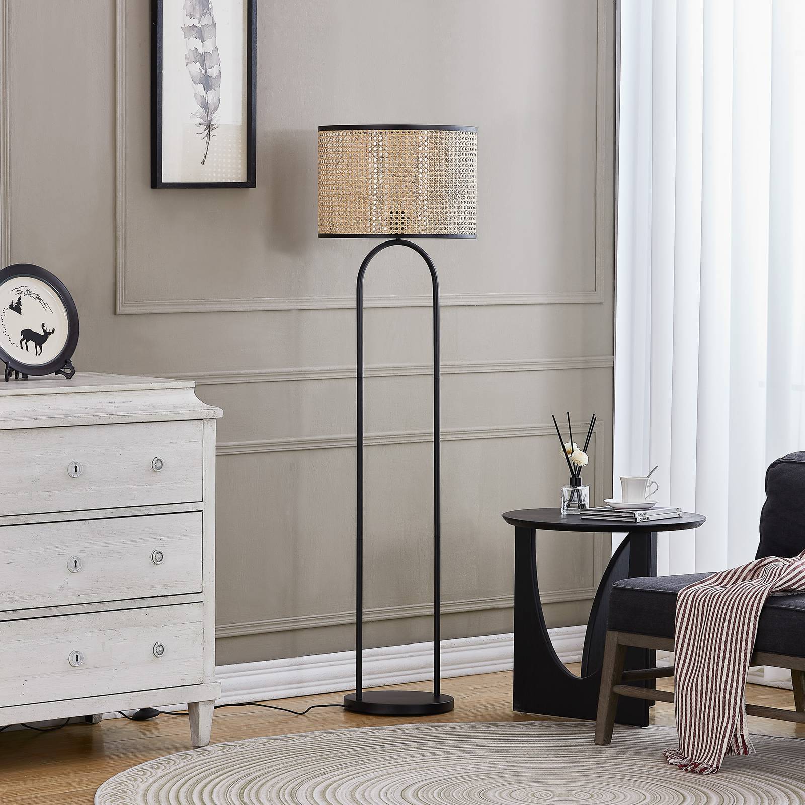 Lampa stojąca Lindby Yaelle, 146 cm wysokości, rattan, czarny, E27