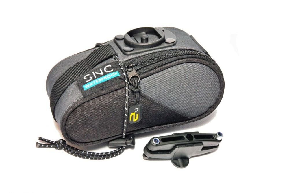 Sport Arsenal 516 SNC Torba pod siodło zawodnicza + samozaciskowa opaska odblaskowa