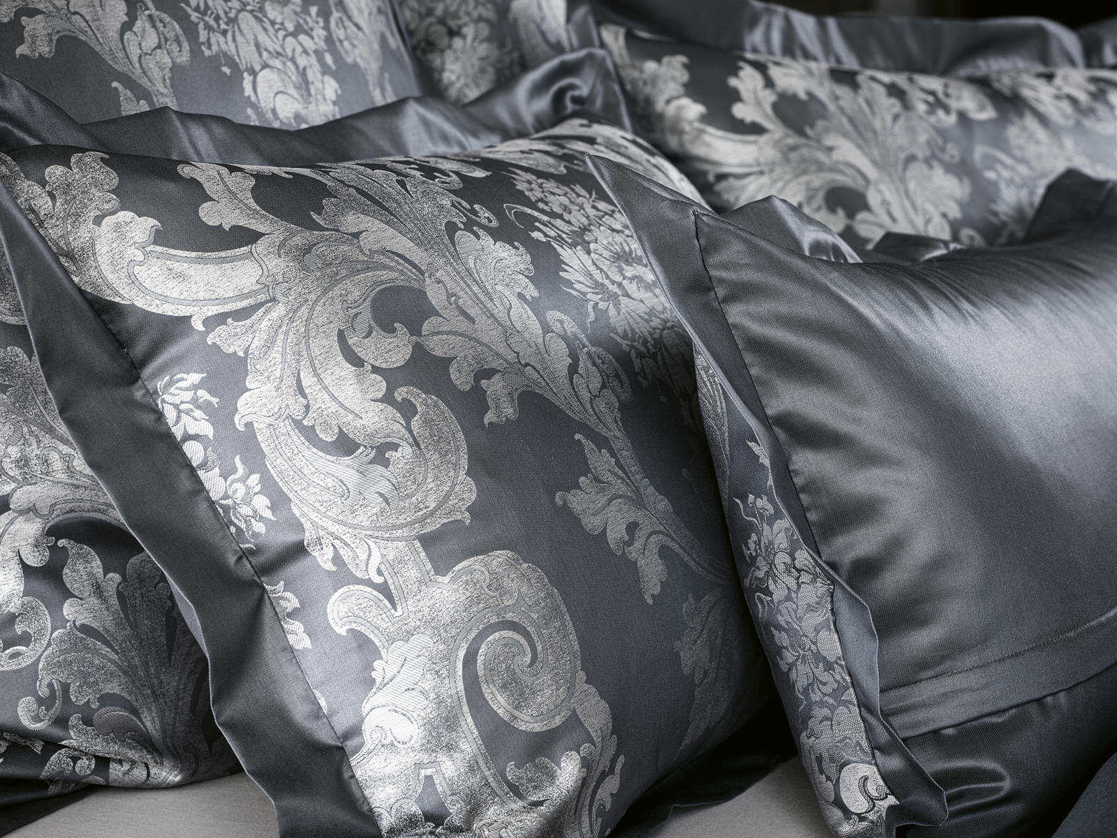 Curt Bauer Poszewka adamaszkowa Louis XIV Schattengrau