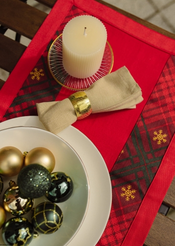 Podkładka świąteczna pod talerze lub na stół z wzorem złote płatki śniegu 35 x 45 cm
