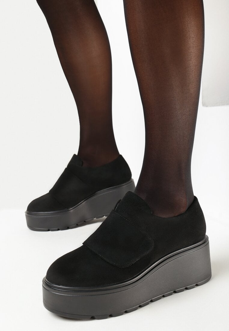 Czarne Półbuty na Rzep i Koturnie Hervanna