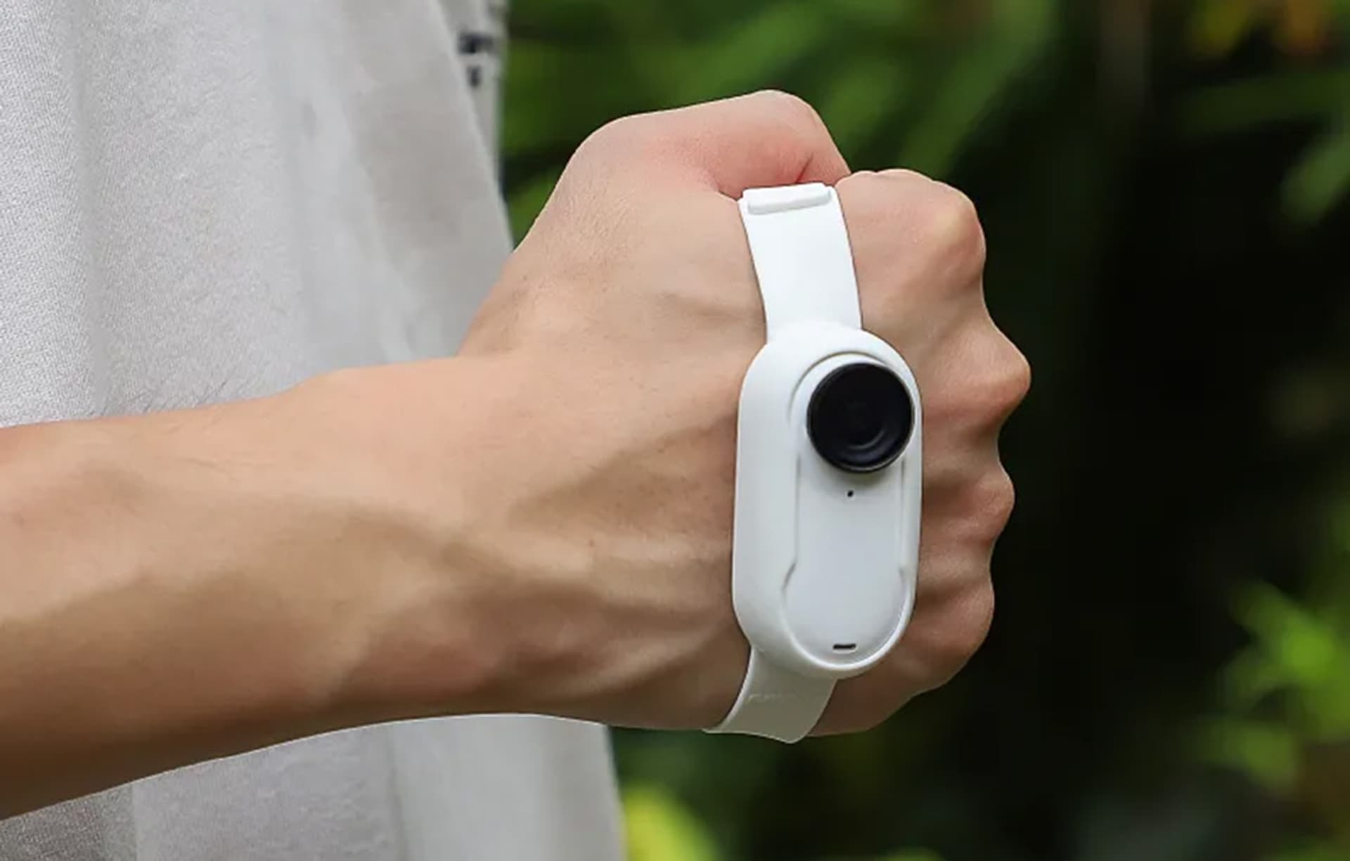 Osłona silikonowa z paskiem Sunnylife dla Insta360 GO 3 - Biała (IST-ZD588-B)