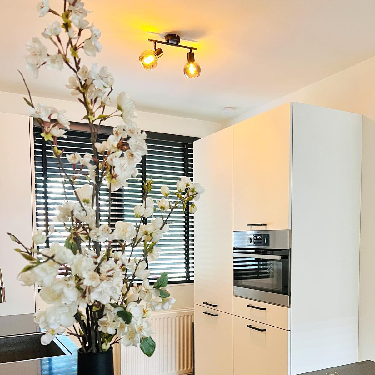 QAZQA Inteligentna lampa sufitowa czarna z dymionym szkłem w zestawie 2 WiFi P45 - Vidro