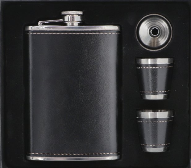 Piersiówka W Zestawie W Opakowaniu Prezentowym