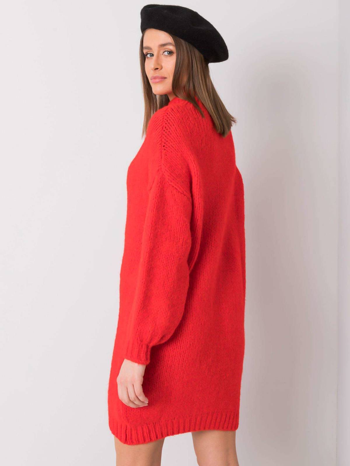Sweter dzianinowa czerwony sukienka dekolt półgolf rękaw długi długość przed kolano