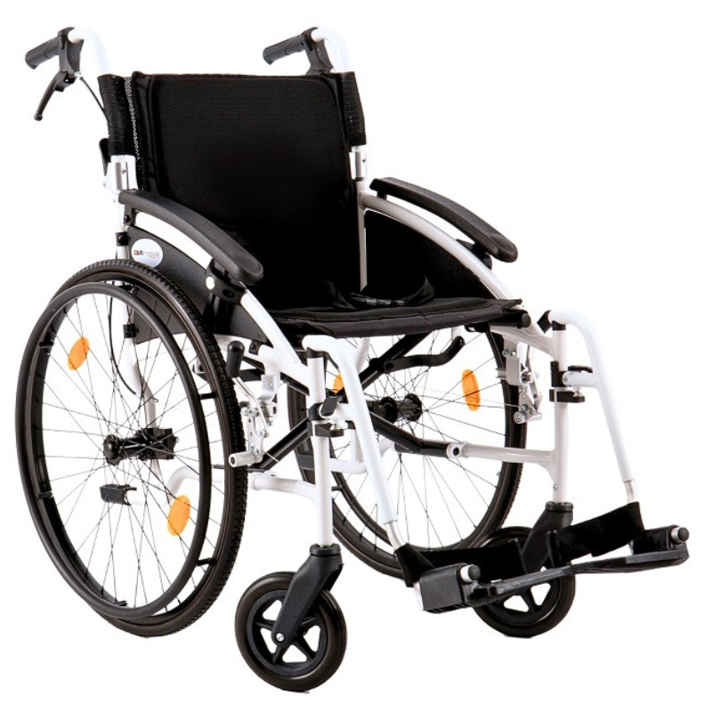 Wózek inwalidzki aluminiowy AR-303 P.127a : Kolor - Czarny, Koła anty-wywrotne wózek inwalidzki - Tak, Koła tylne wózki inwalidzkie - Koła pompowane, szer. siedz. wózka inw. - 51 cm