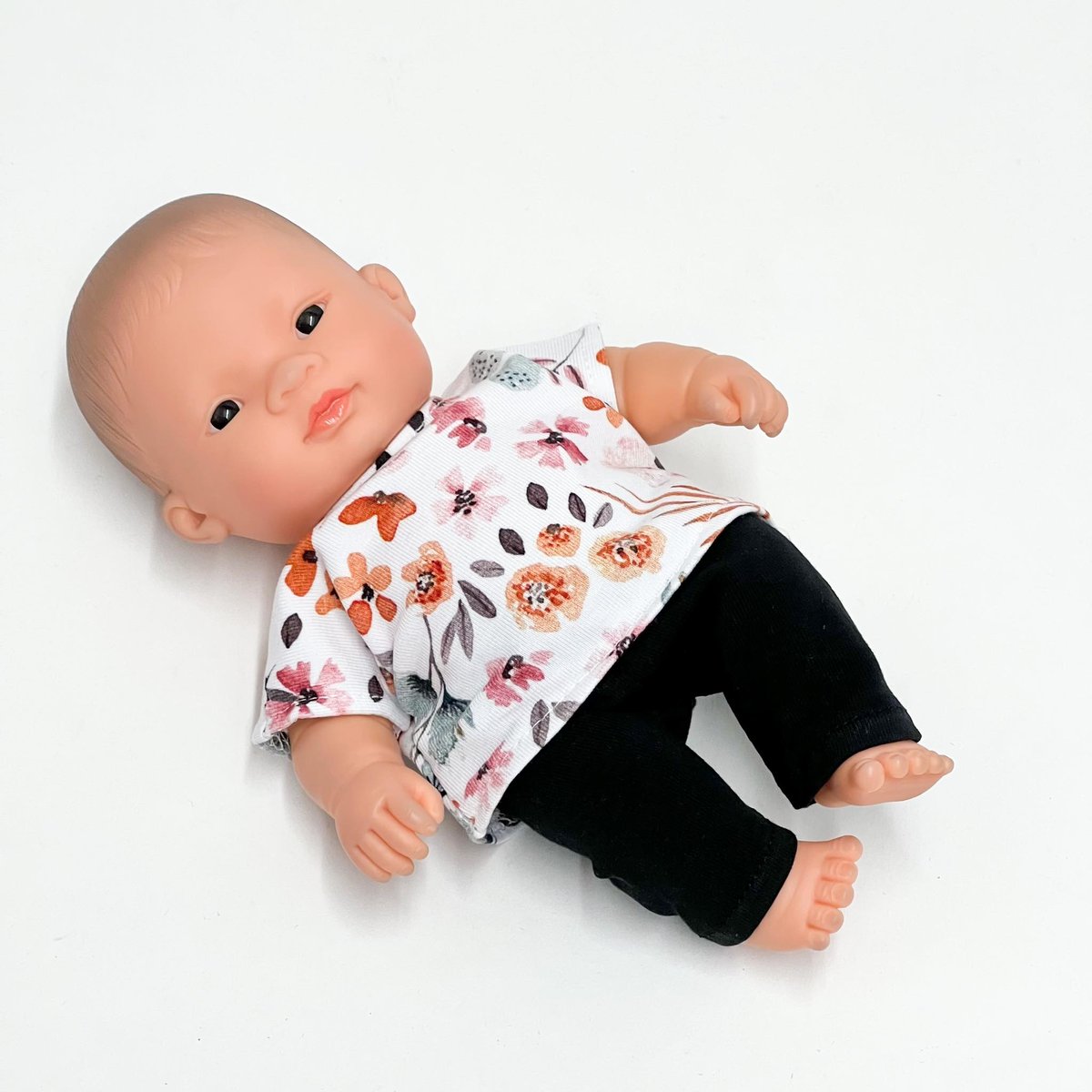 Ubranko Miniland Baby bluzeczka w kwiaty, czarne spodenki