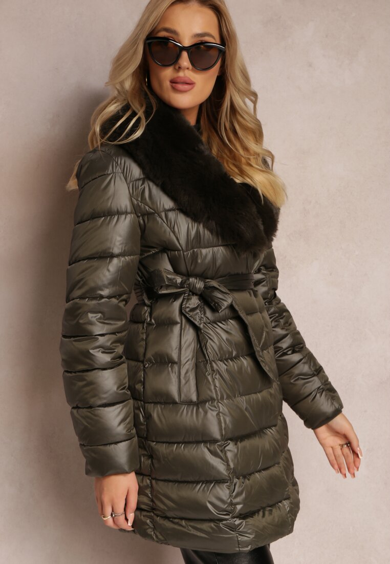 Ciemnozielona Pikowana Kurtka z Wiązanym Paskiem i Kołnierzem z Futerka Avrissa