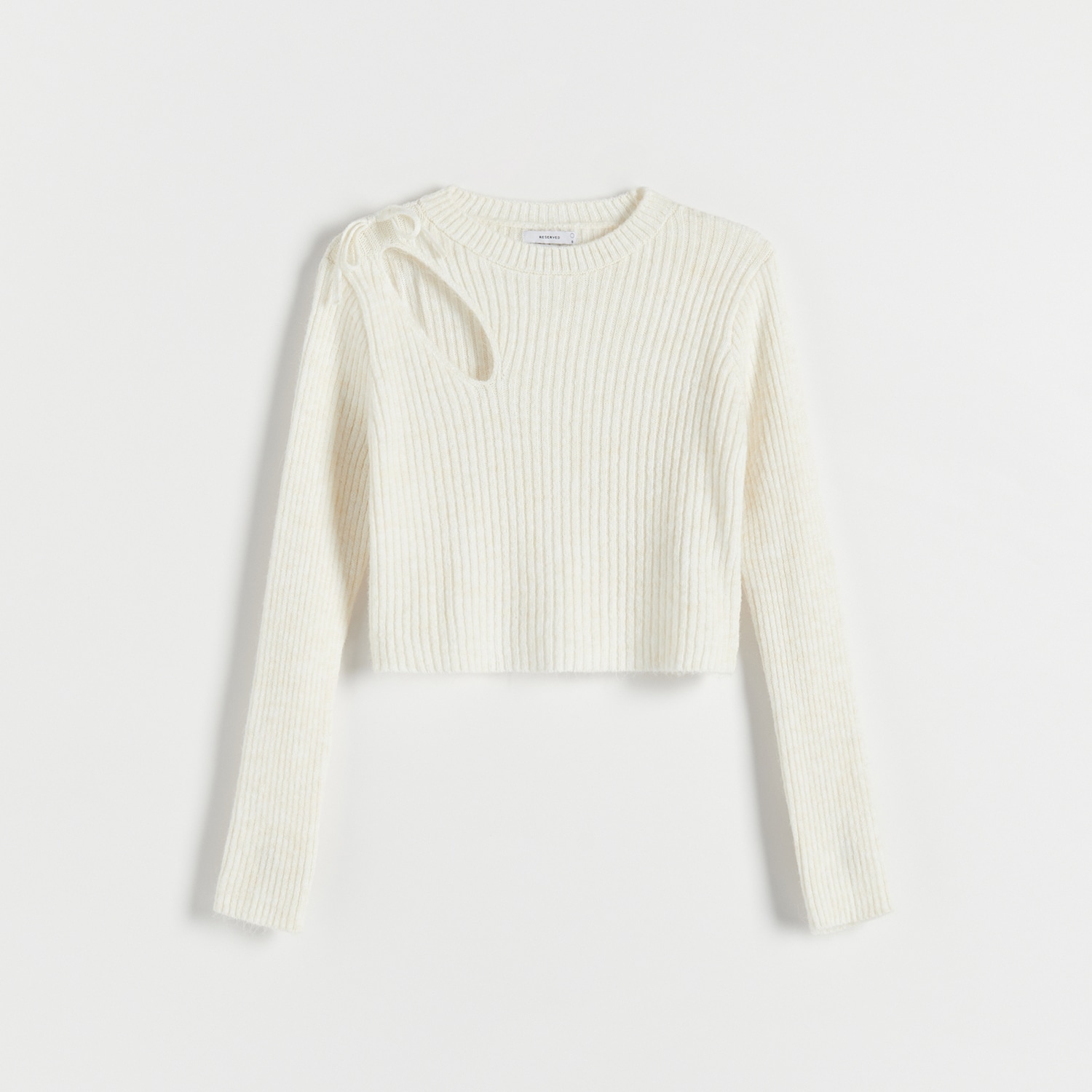 Reserved - Sweter z ozdobnym wycięciem - Kremowy