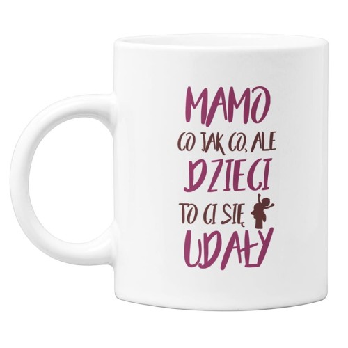 Kubek dla mamy na prezent z okazji Dnia Matki z kolorowym napisem Mamo co jak co, ale dzieci to Ci się udały