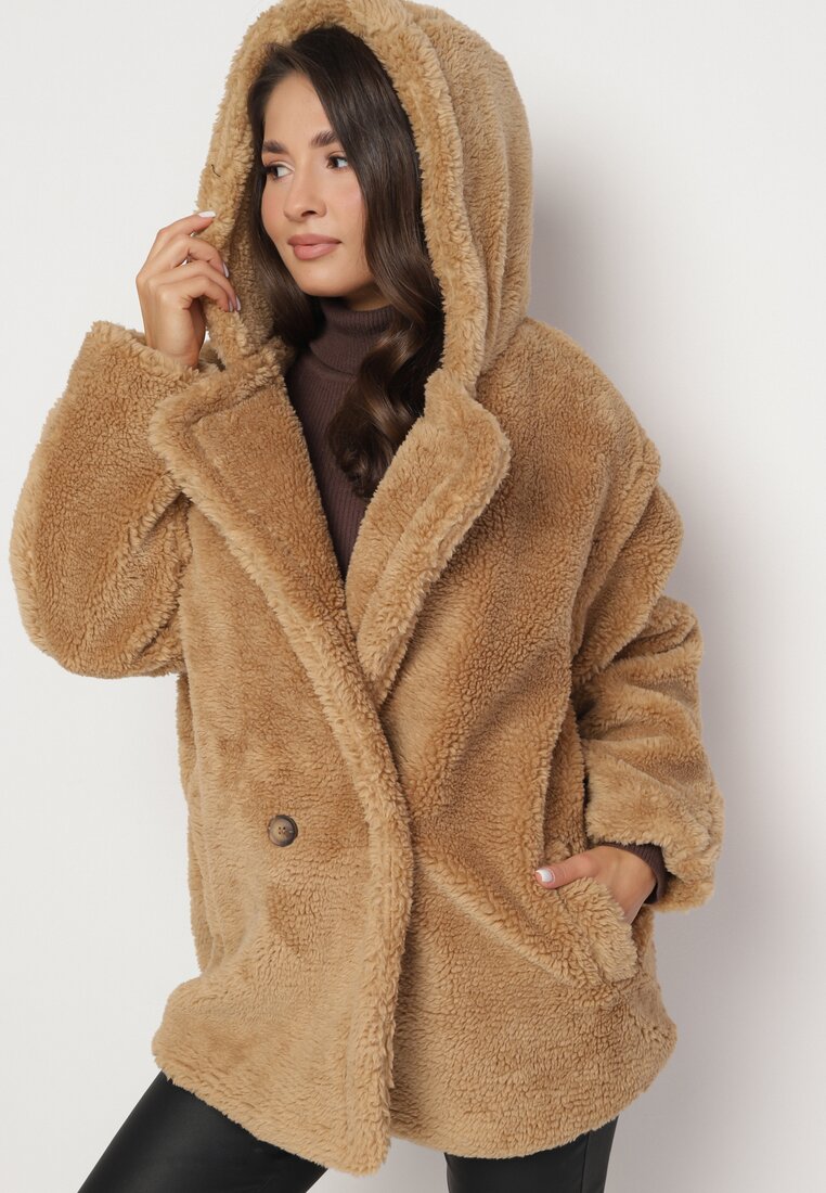 Beżowa Futrzana Kurtka Teddy z Kapturem Zapinana na Guziki Kejavia