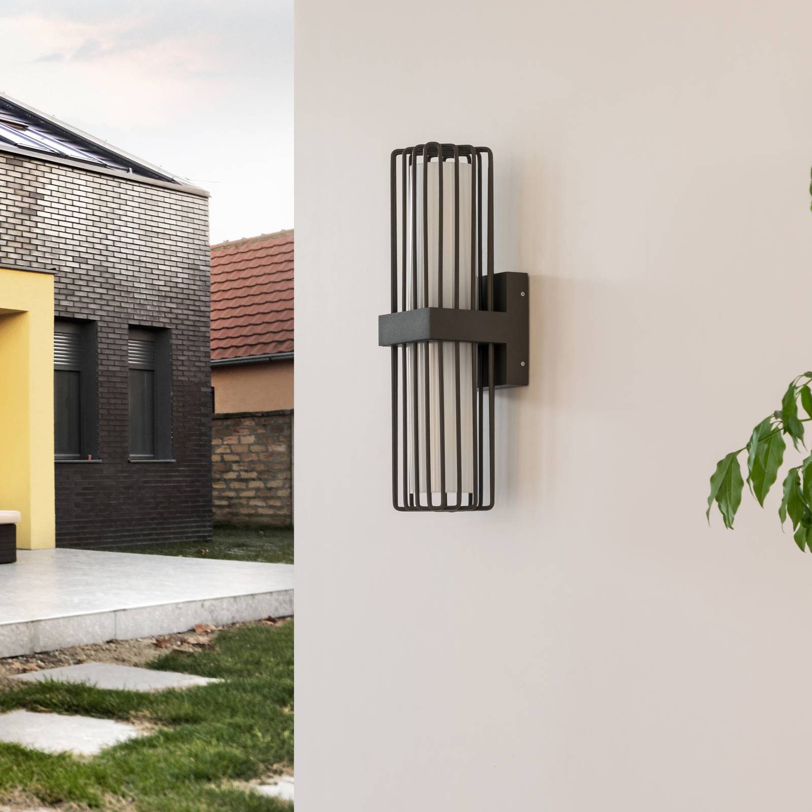 Lucande kinkiet zewnętrzny Chandan, 41,9 cm, czarny, aluminium