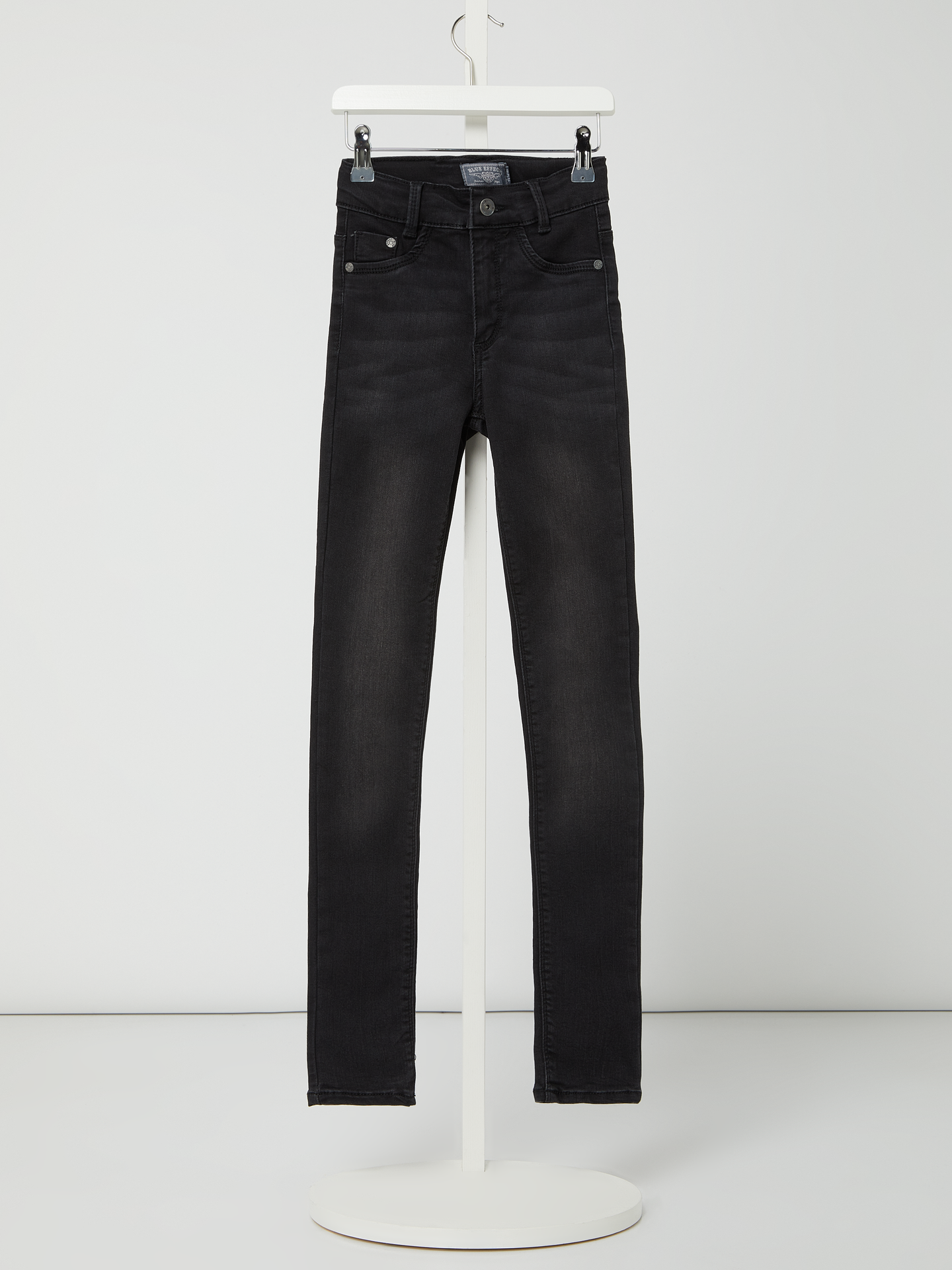 Jeansy z wysokim stanem o kroju slim fit z dodatkiem streczu