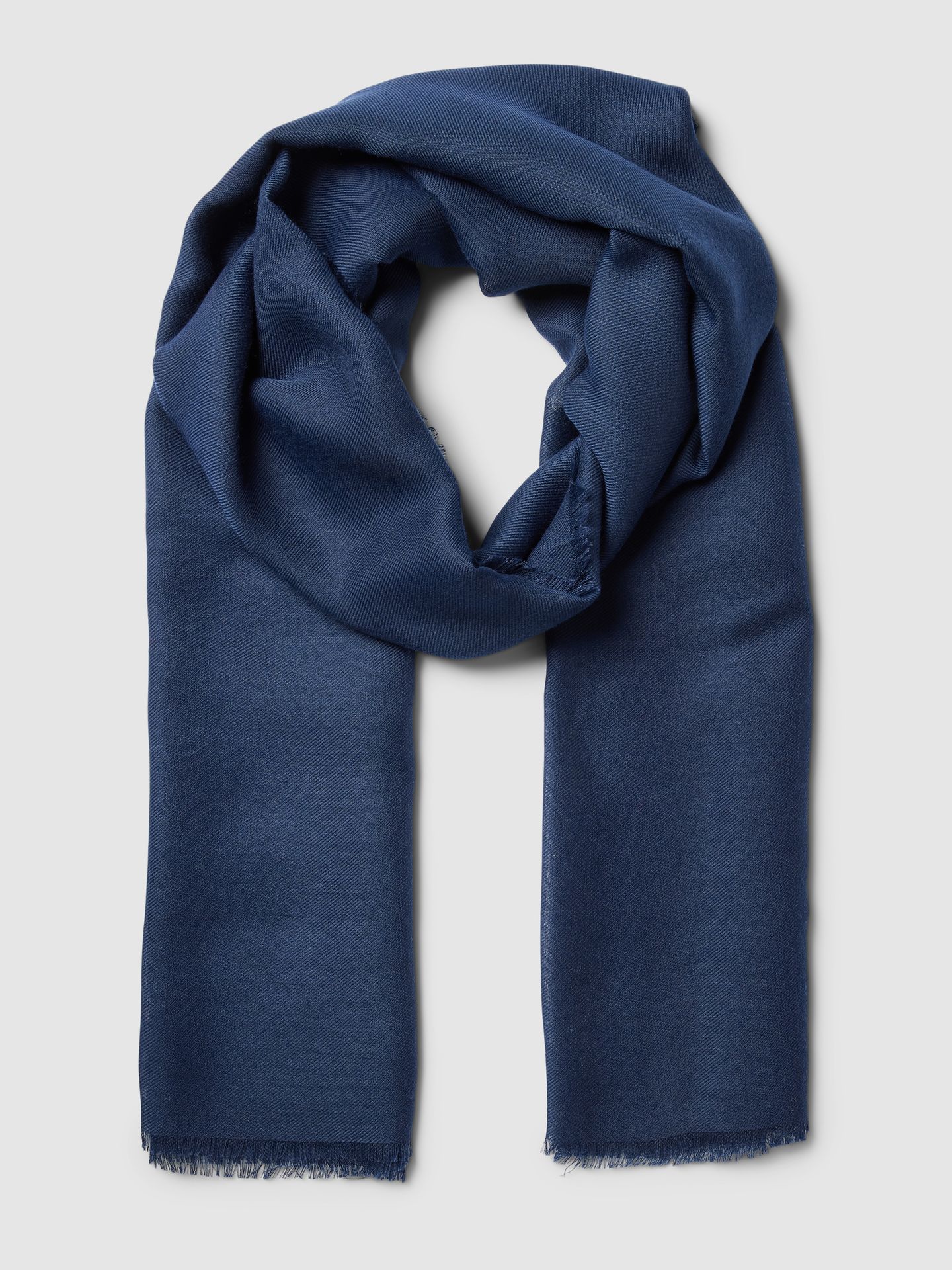 Szal z postrzępionymi brzegami