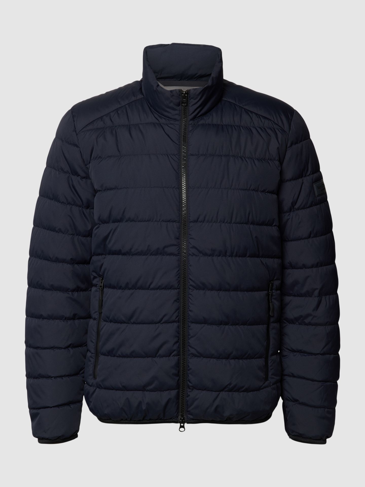 Kurtka pikowana z naszywką z logo