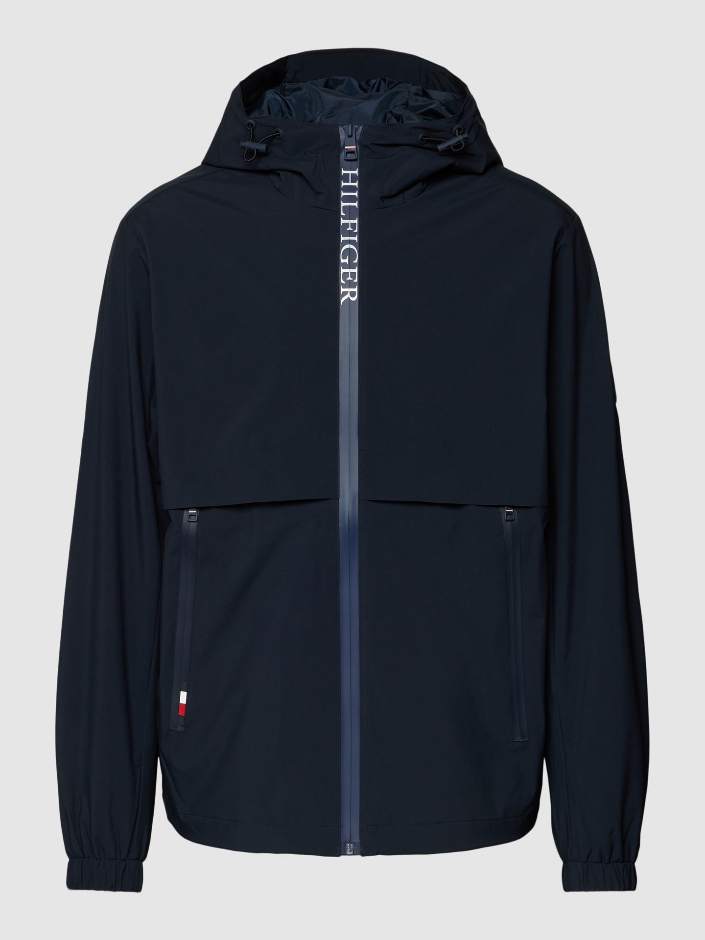 Kurtka przeciwdeszczowa z detalami z logo