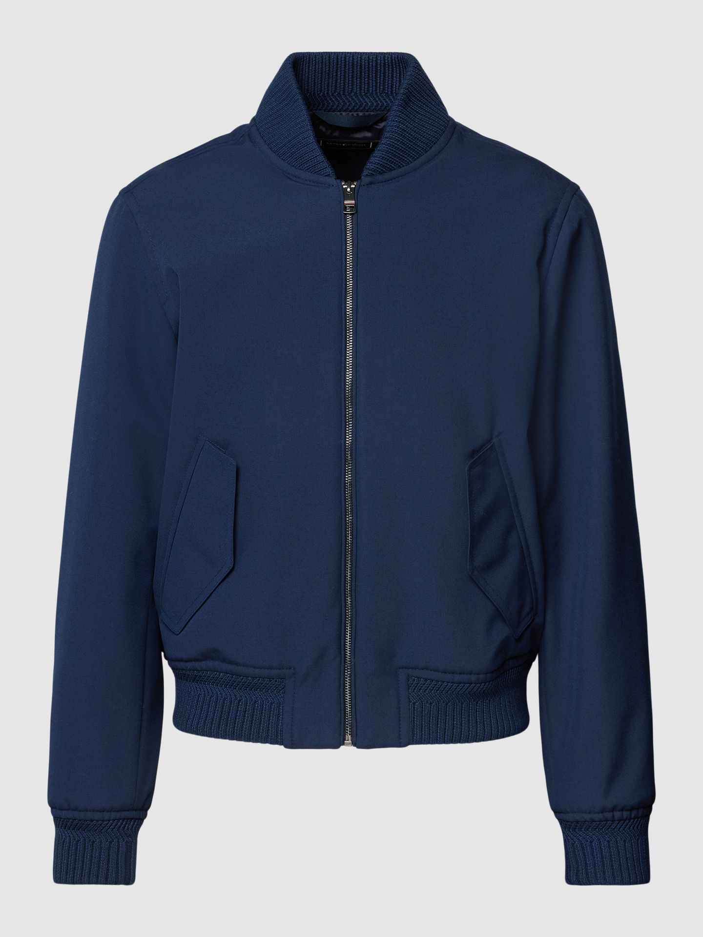 Bomberka z detalem z logo