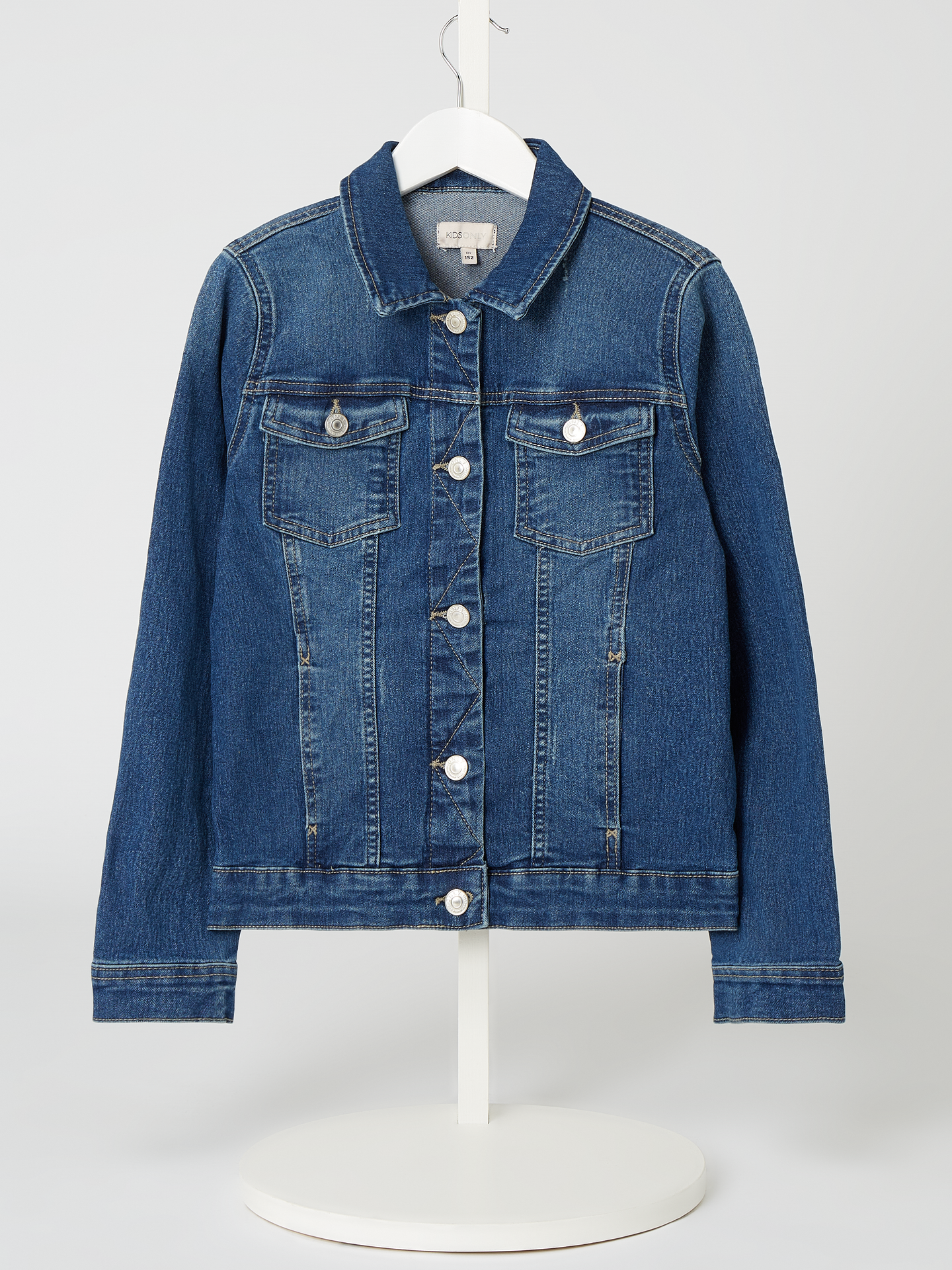 Kurtka jeansowa z dodatkiem streczu model ‘Sara’