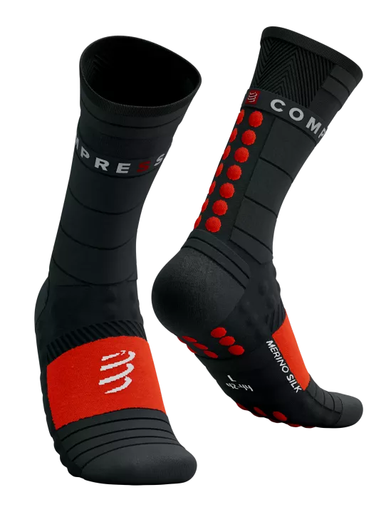 COMPRESSPORT Skarpetki biegowe zimowe PRORACING SOCKS WINTER black/high risk red