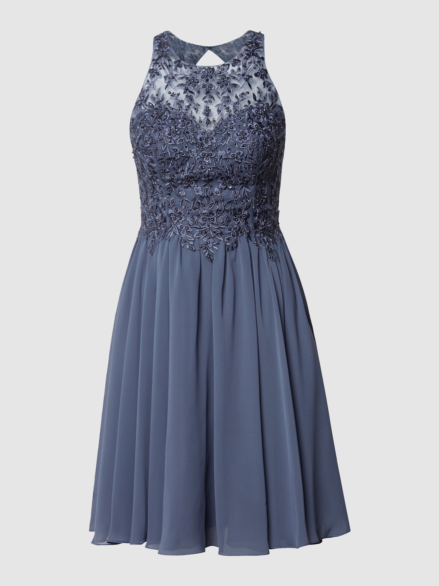 Sukienka koktajlowa z kwiatowymi haftami i ozdobnymi kamieniami