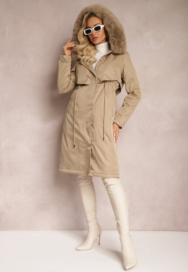 Beżowa Kurtka ze Ściągaczem i Kapturem z Ozdobnym Futerkiem Livieya