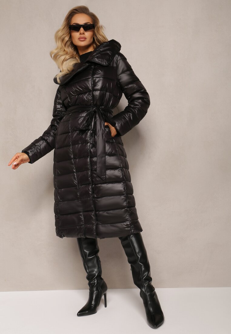 Czarna Długa Kurtka Pikowana z Szerokim Kołnierzem Mizii