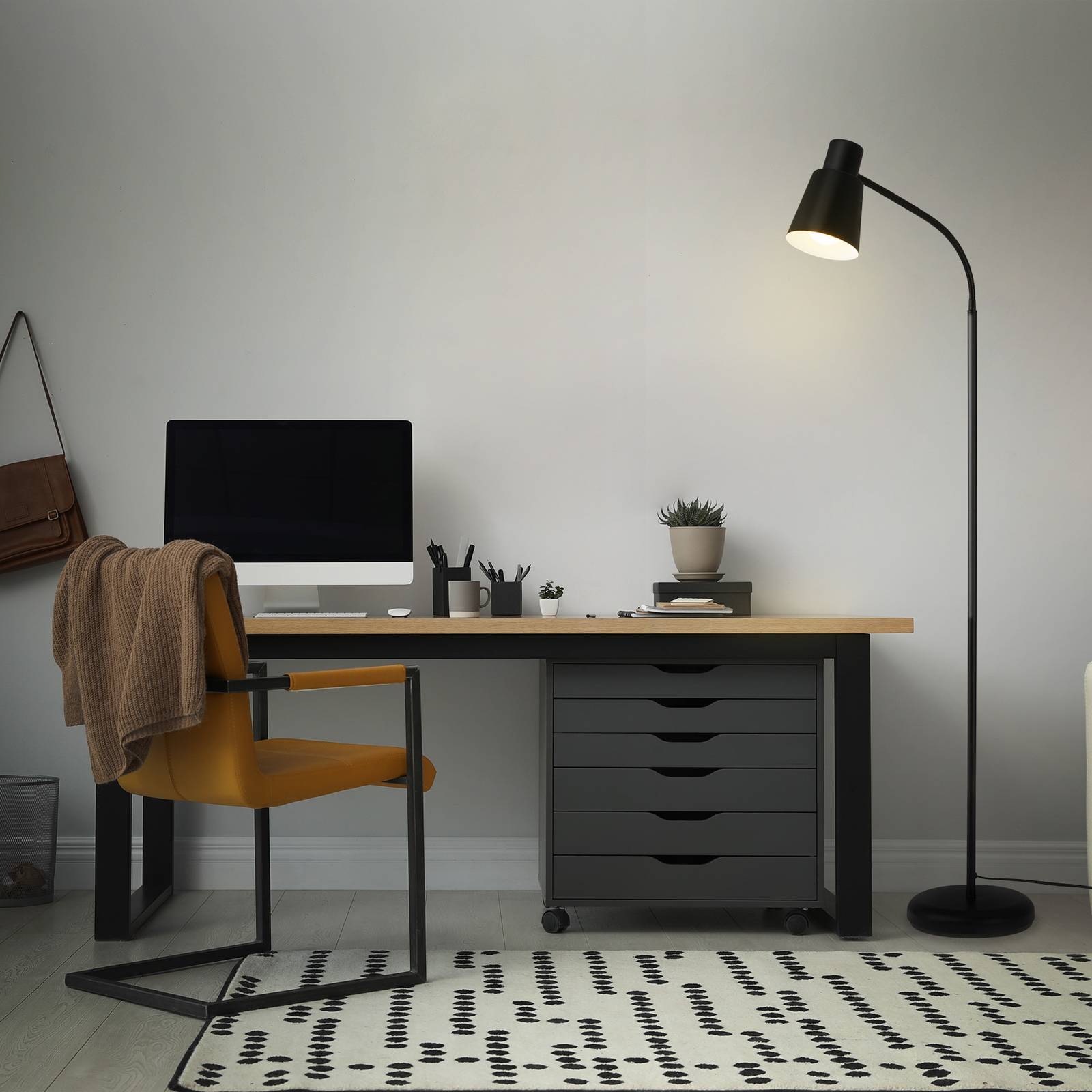 Briloner Lampa stojąca 1474015 z metalu czarna