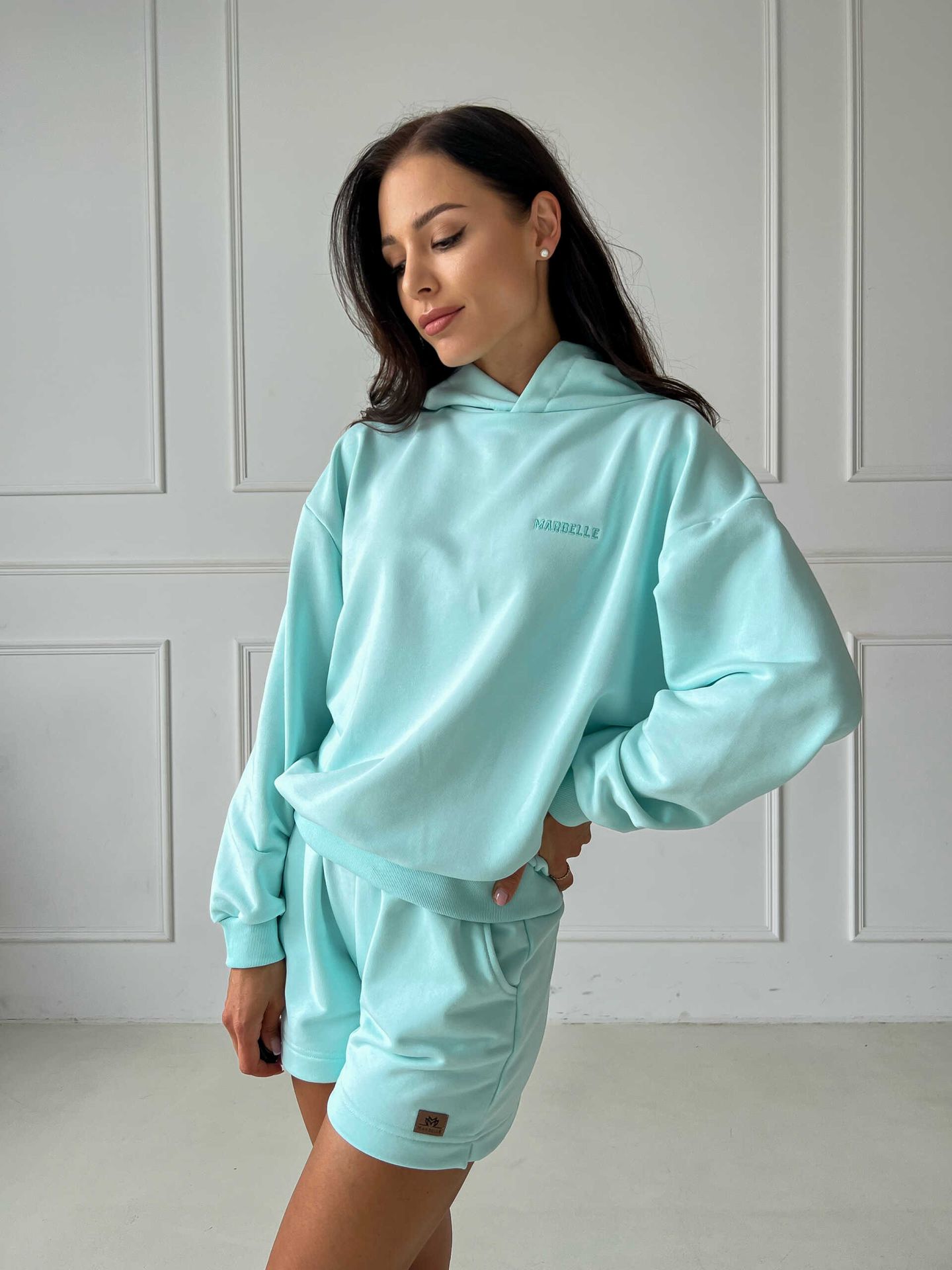 Bluza z kapturem mięta krótsza do szortów i leginsów