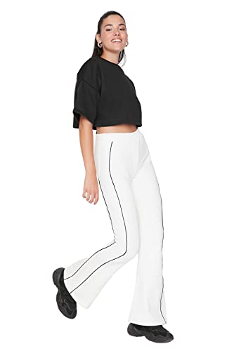 Trendyol Damskie spodnie dresowe o normalnej talii z rozkloszowanymi nogawkami, Ecru, M