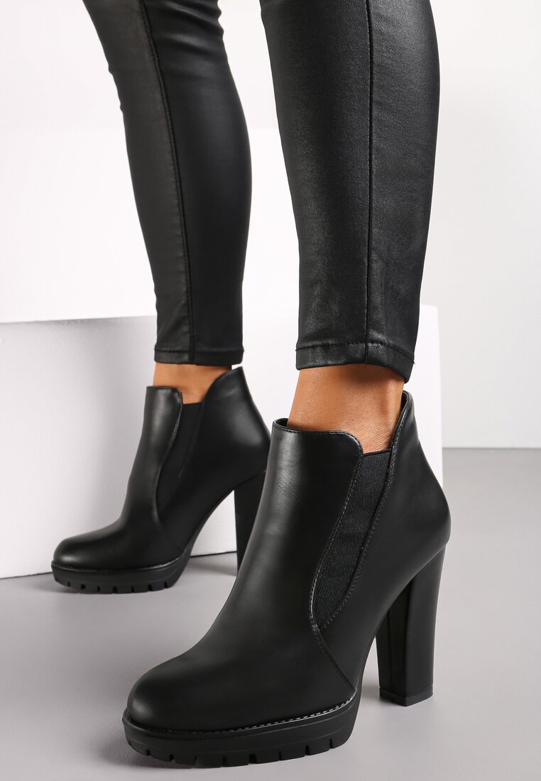 Czarne Botki na Niskiej Platformie i Słupku Firmina