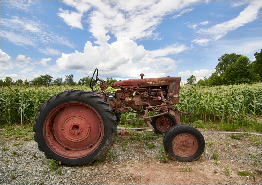 Vintage tractor beside a cornfield near in Habersham County, Georgia, Carol Highsmith - plakat 70x50 cm