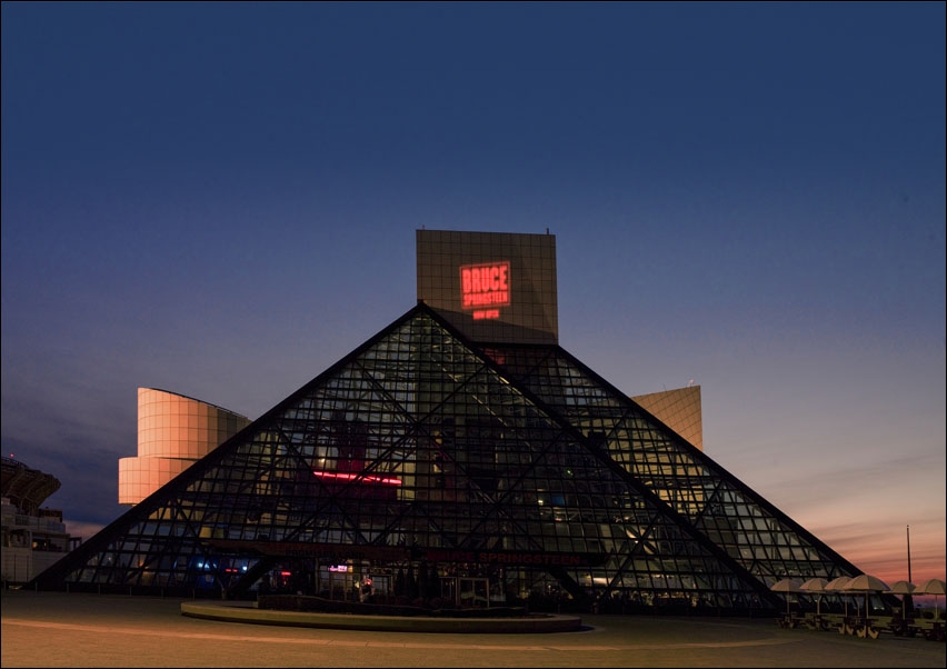 The Rock and Roll Hall of Fame museum located in downtown Cleveland, Ohio., Carol Highsmith - plakat 70x50 cm
