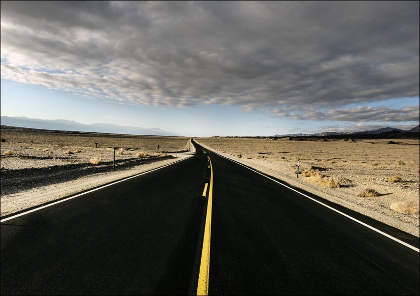 Road through Death Valley., Carol Highsmith - plakat 100x70 cm